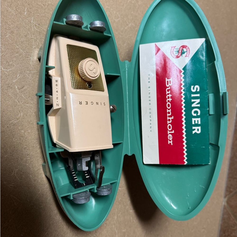 Singer Teal Sewing Machine Case - Picture 2 of 4